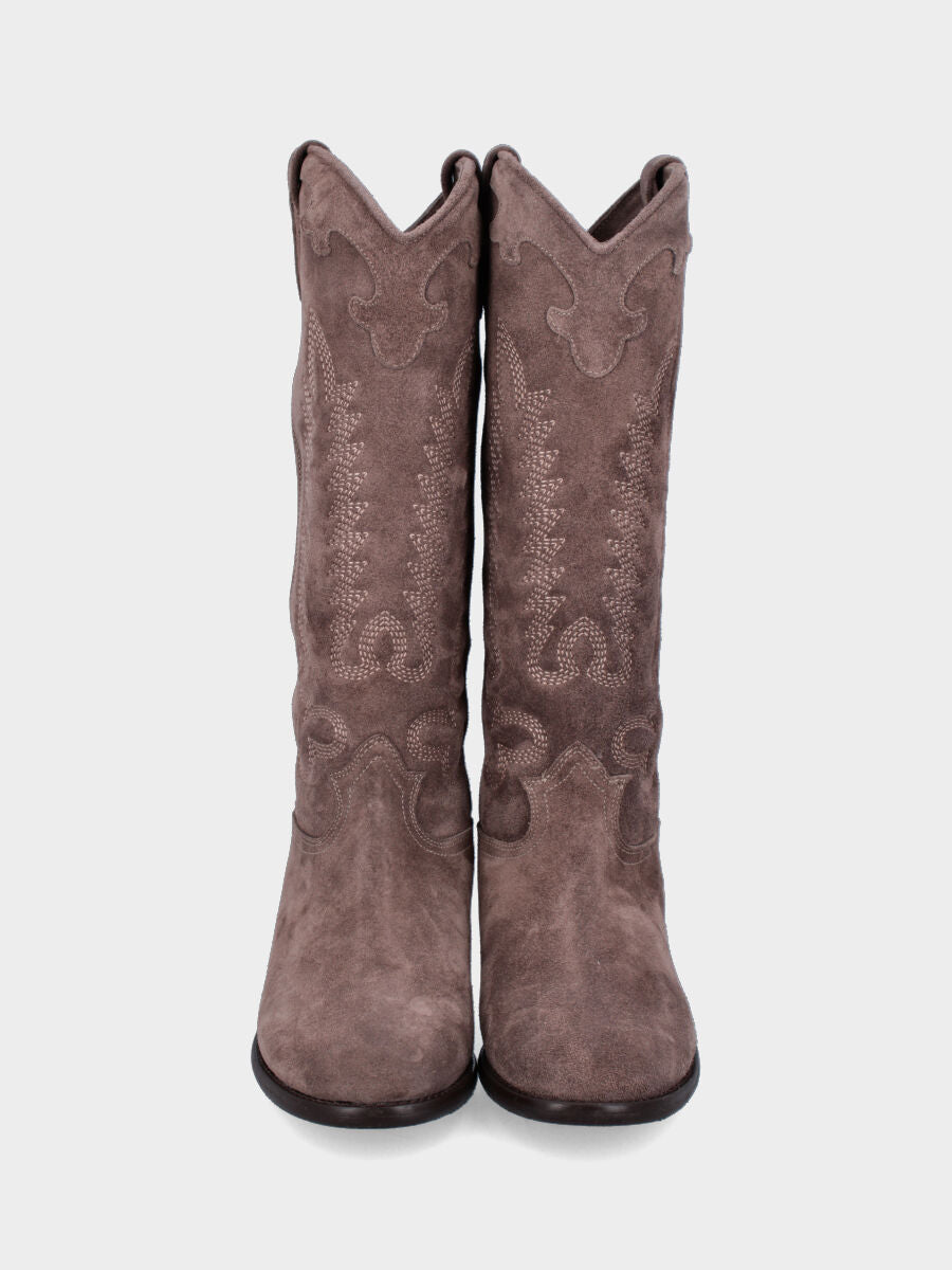 Camperos in velour taupe con ricami fiammati e gambale a tubo