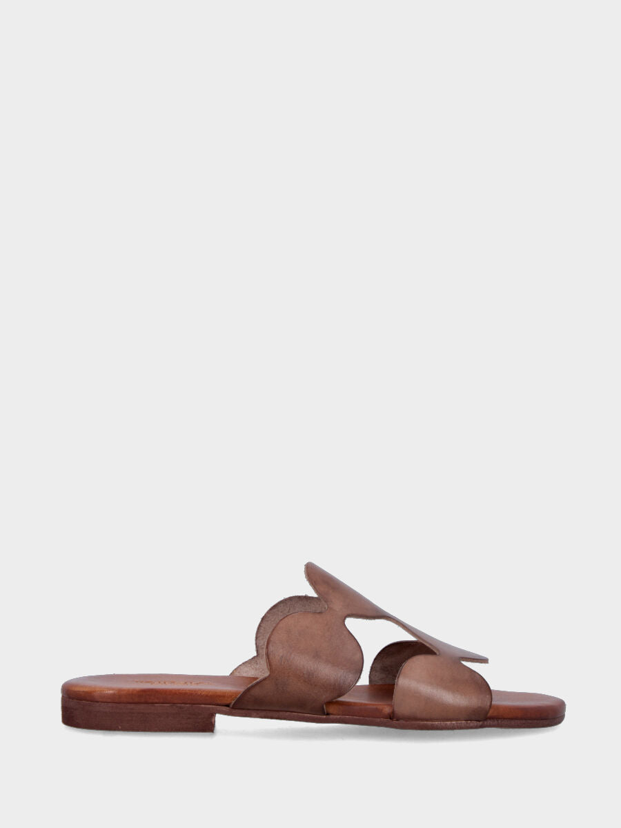 Ciabattine in vitello taupe con ovali decorativi