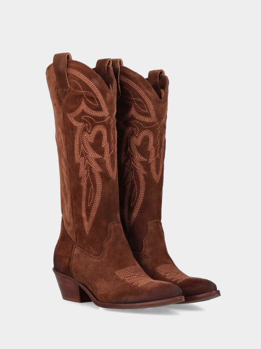 Camperos in velour marrone con fiore in punta, ricami sul gambale