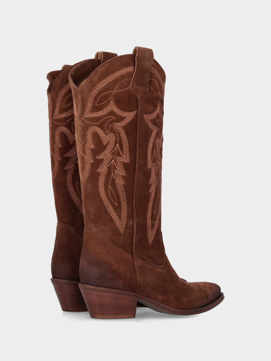 Camperos in velour marrone con fiore in punta, ricami sul gambale