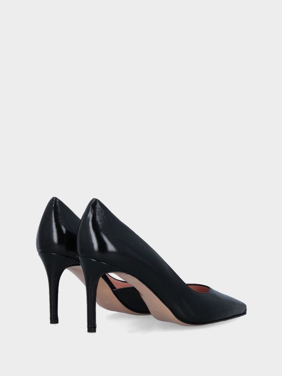 Décolleté in verlux nero con tacco a calice 80 mm e scollo asimmetrico