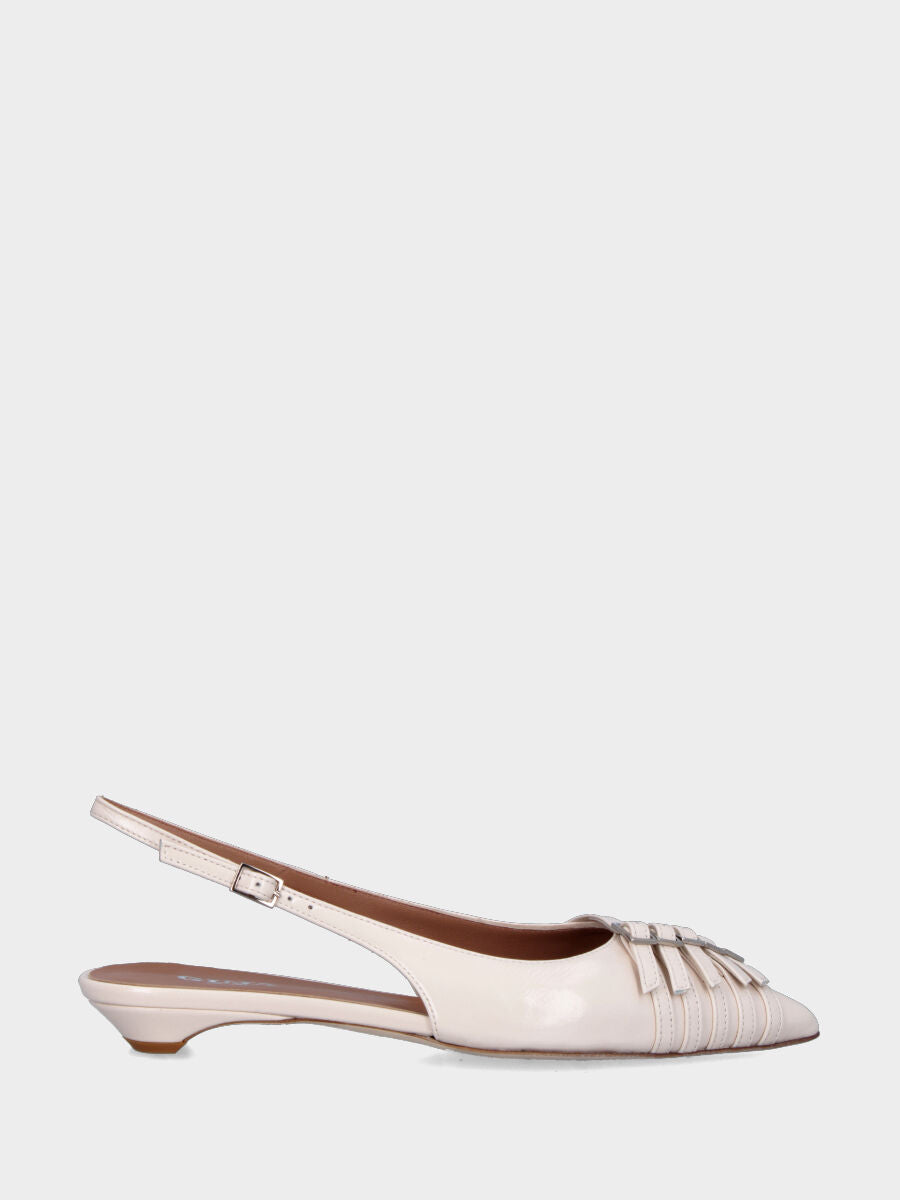 Slingback in verlux bianco latte con cinturini in pianta e tacco semi zeppa