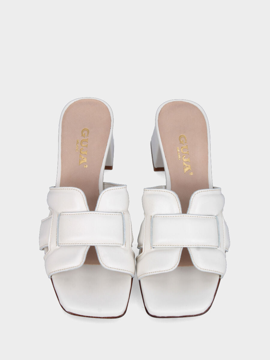 Ciabattina in nappa bianco panna con fascette bombate e tacco largo