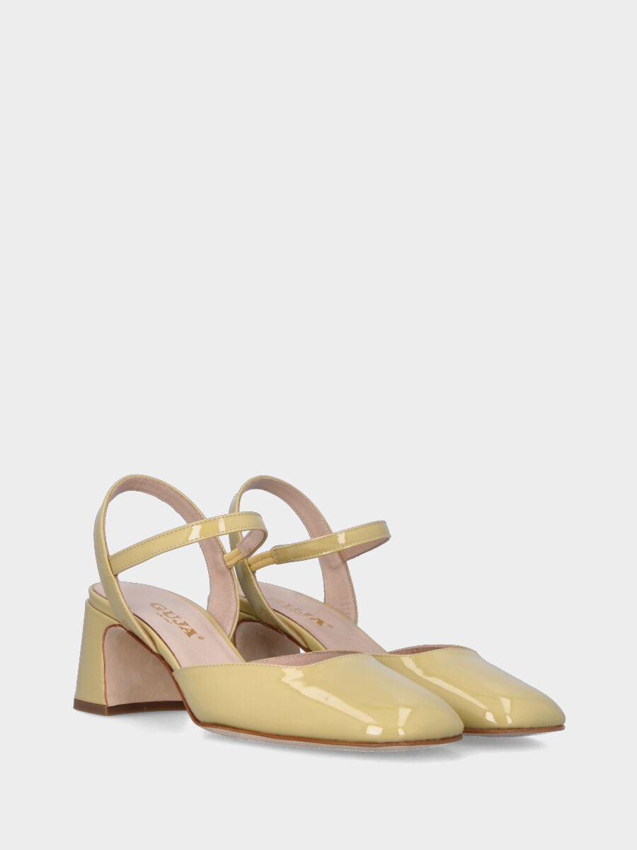 Slingback in vernice gialla con punta quadrata e cinturino elasticizzato
