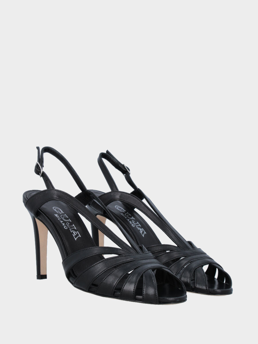 Sandalo in nappa nera con listini arcuati e tacco a stiletto
