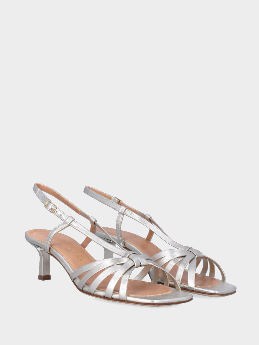 Sandalo in laminato argento con punta quadrata e tacco a calice