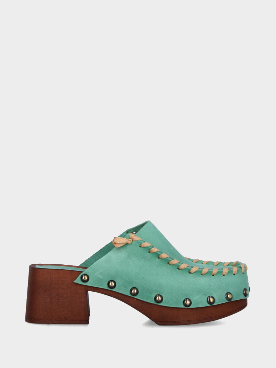 Zoccolo sabot in vitello celeste con plateau e cuciture beige a contrasto