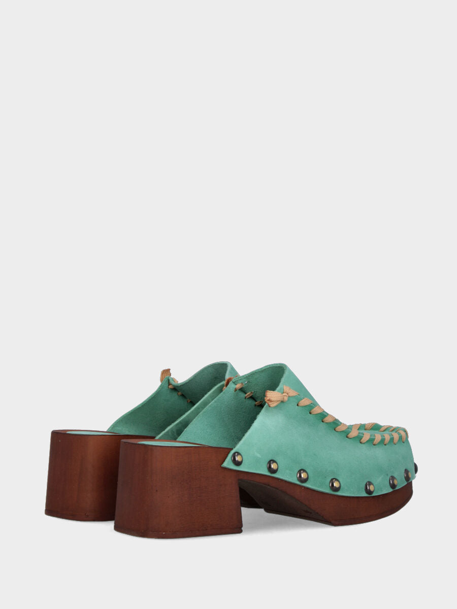 Zoccolo sabot in vitello celeste con plateau e cuciture beige a contrasto