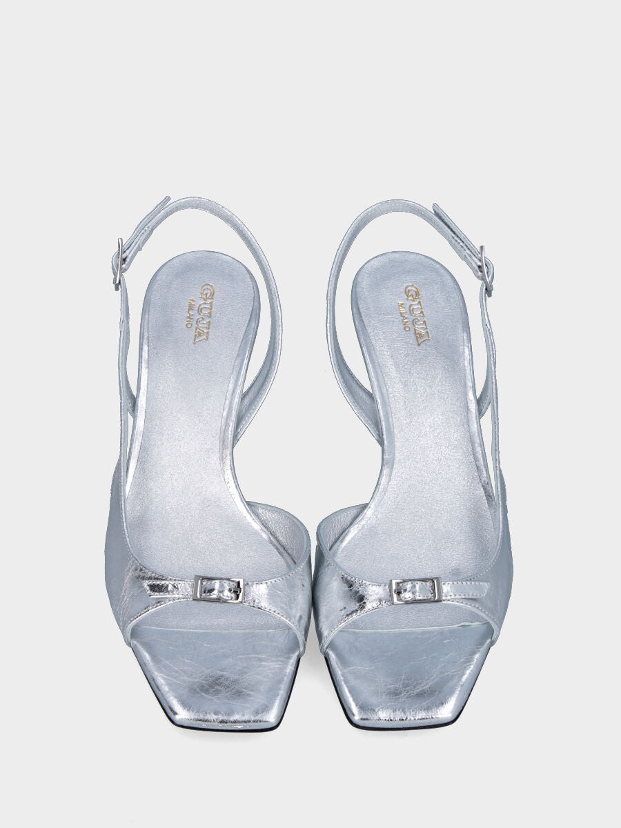 Sandalo in laminato argento con listino incrociato e suola in cuoio