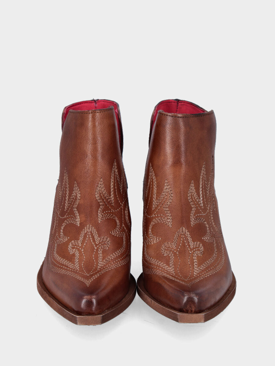 Camperos a tronchetto in vitello marrone con aperture laterali