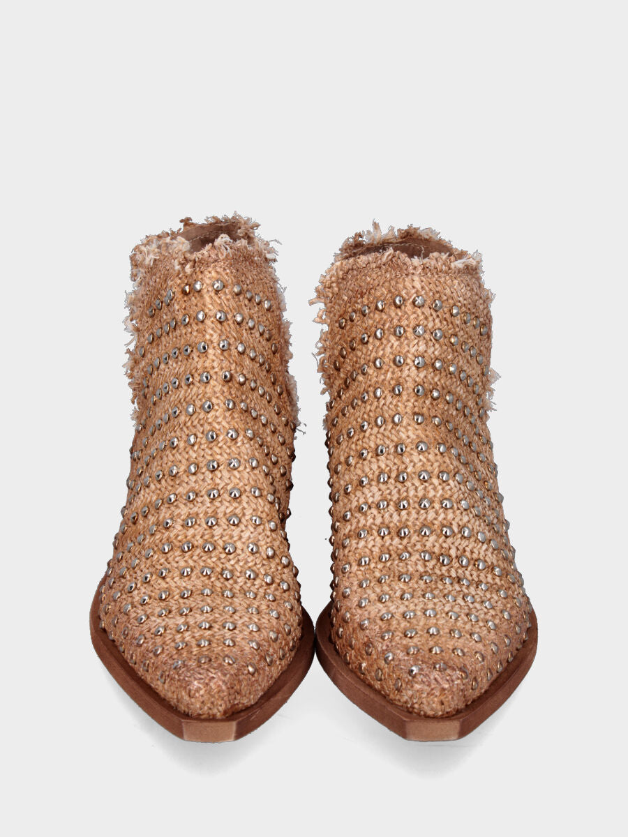 Camperos in rafia beige con borchie e aperture laterali