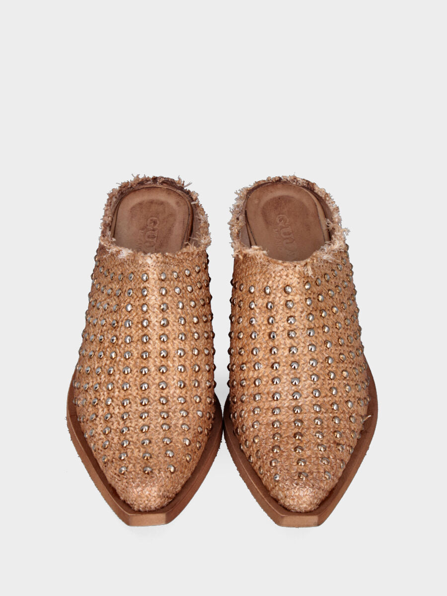 Camperos a sabot in rafia beige con borchie