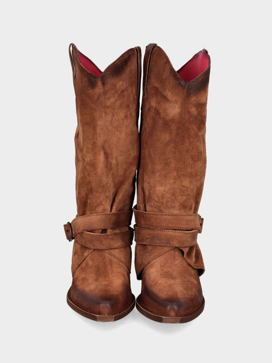 Camperos in camoscio marrone con risvolto lungo il gambale