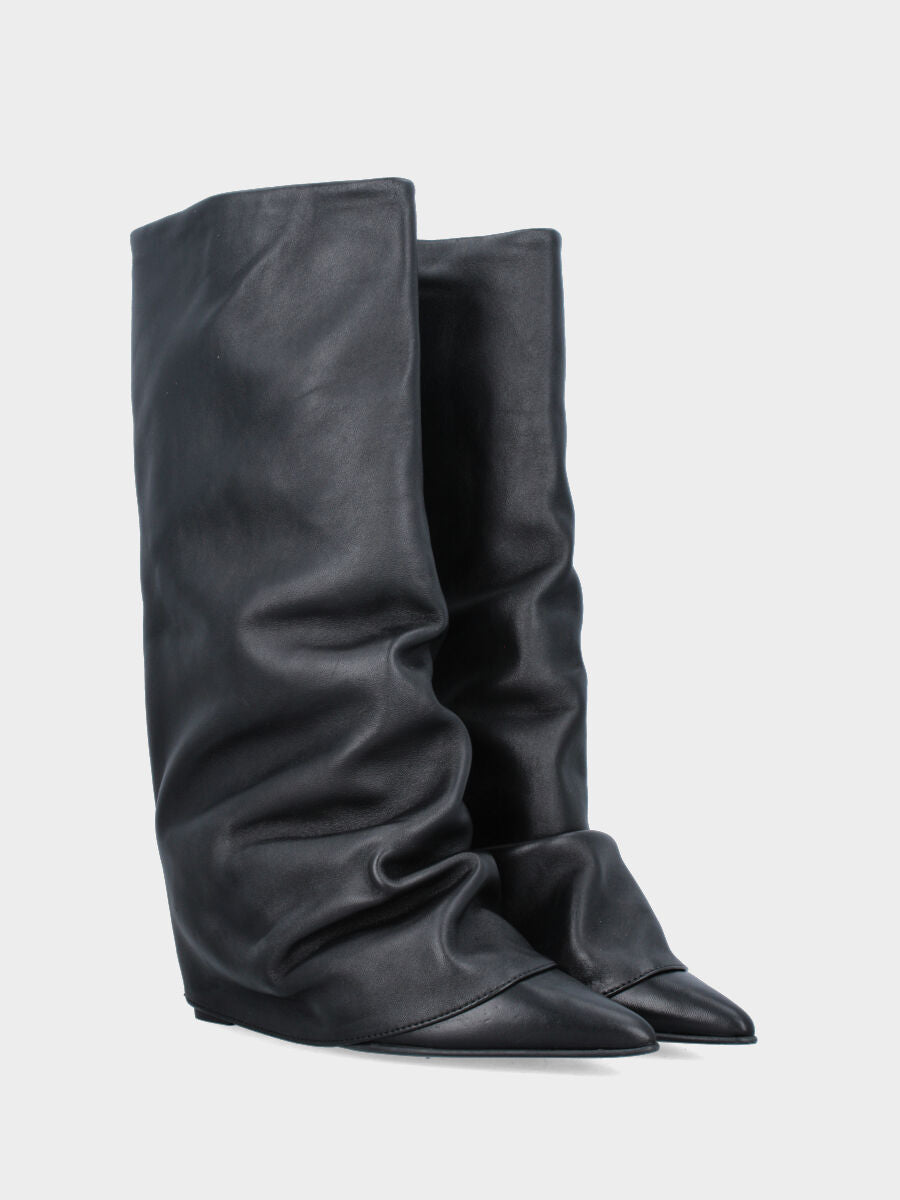 Camperos in nappa nera con ghetta goffrata e tacco 70mm