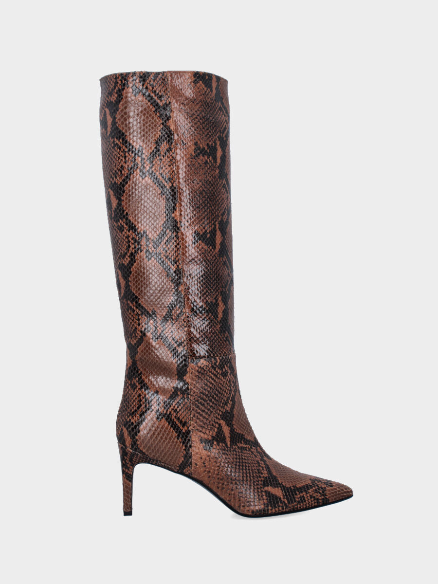 Stivale in vitello pitonato con gambale a tubo e tacco stiletto