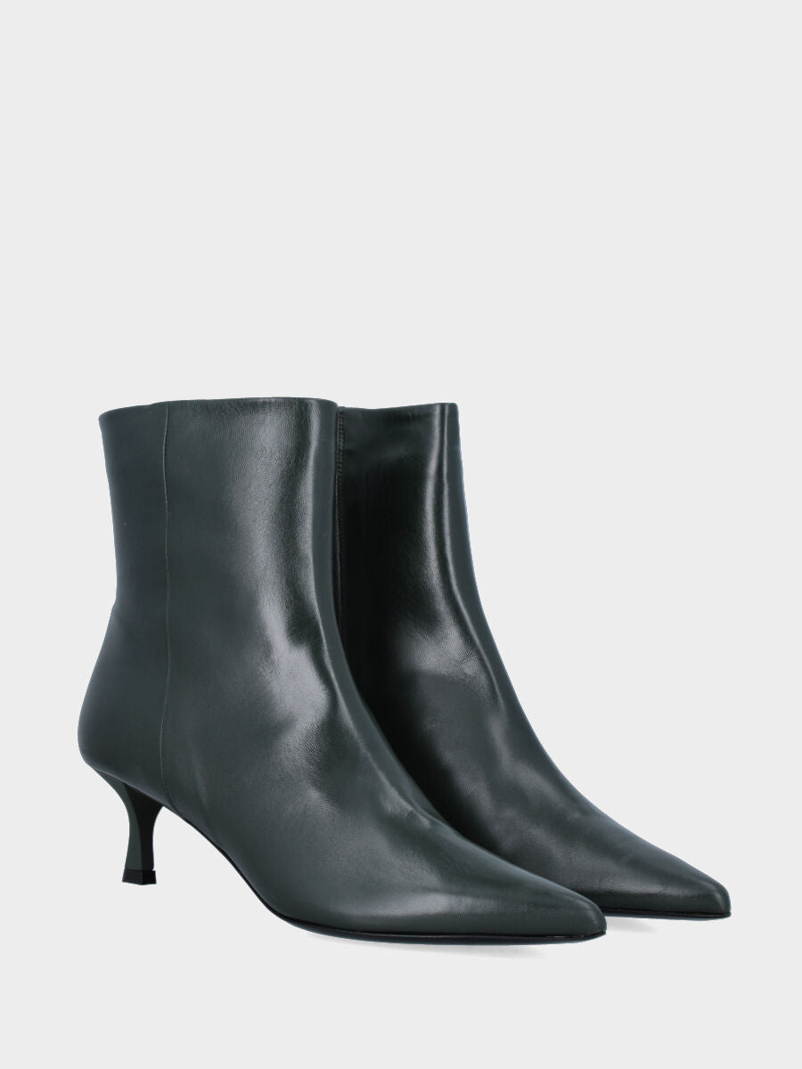 Stivaletto in nappa verde con cerniera e tacco a calice