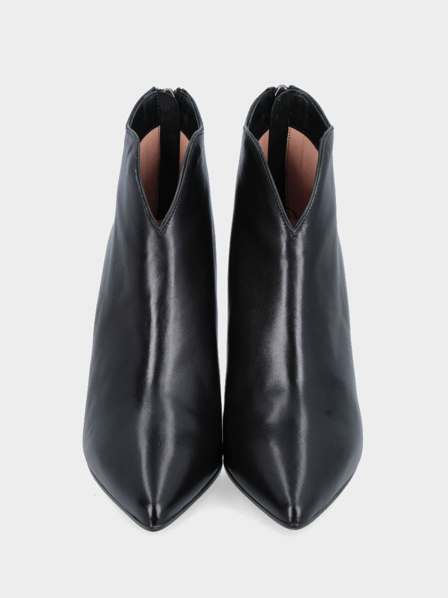 Stivaletto in nappa nera con cerniera posteriore e tacco a coda
