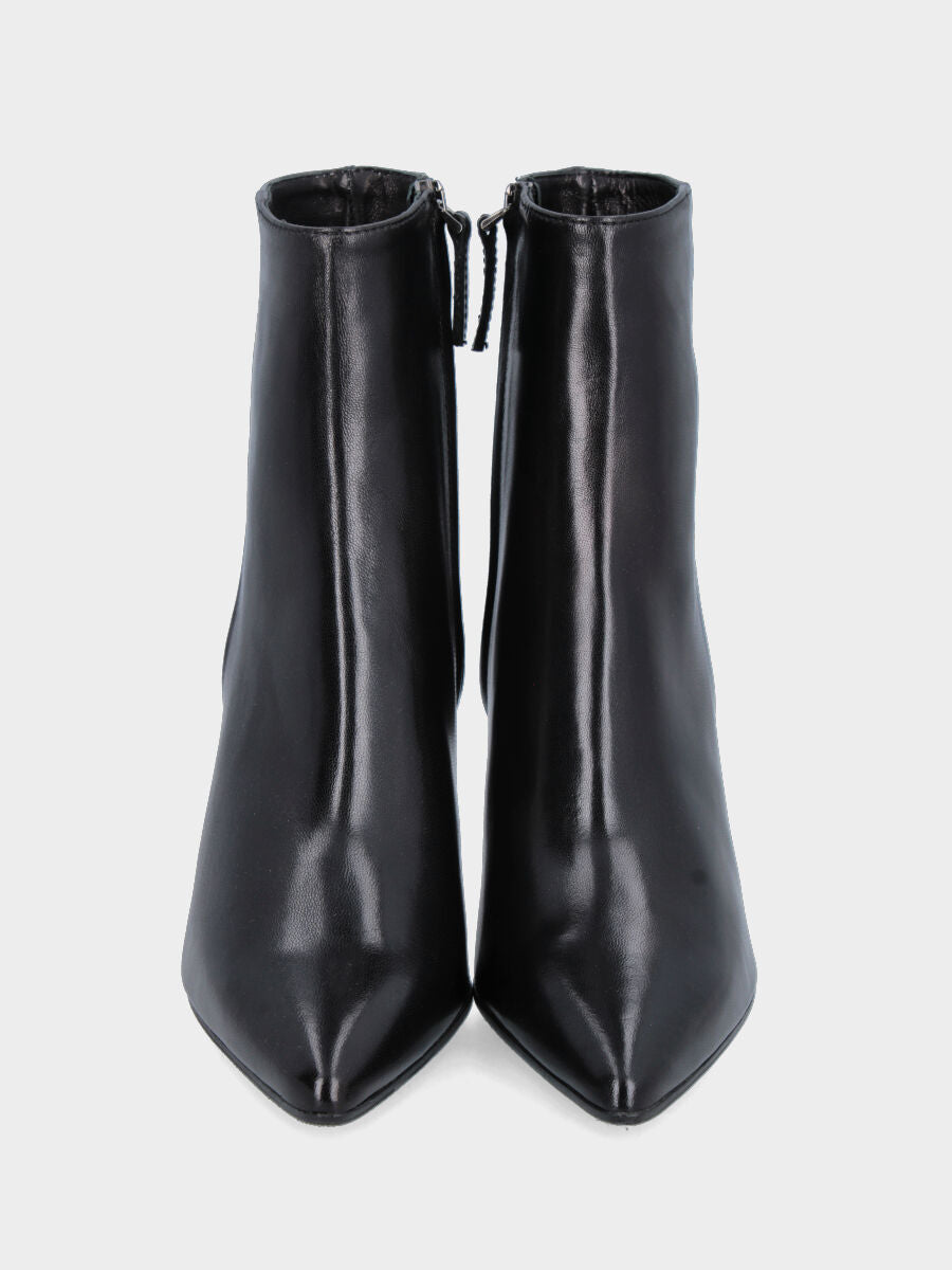 Stivaletto in nappa nera con tacco conico e lavorazione a sacchetto