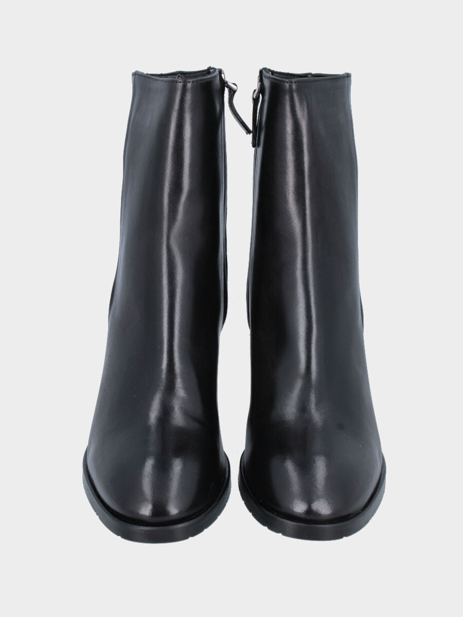 Stivaletto in nappa nera con tacco stondato fasciato cuoio