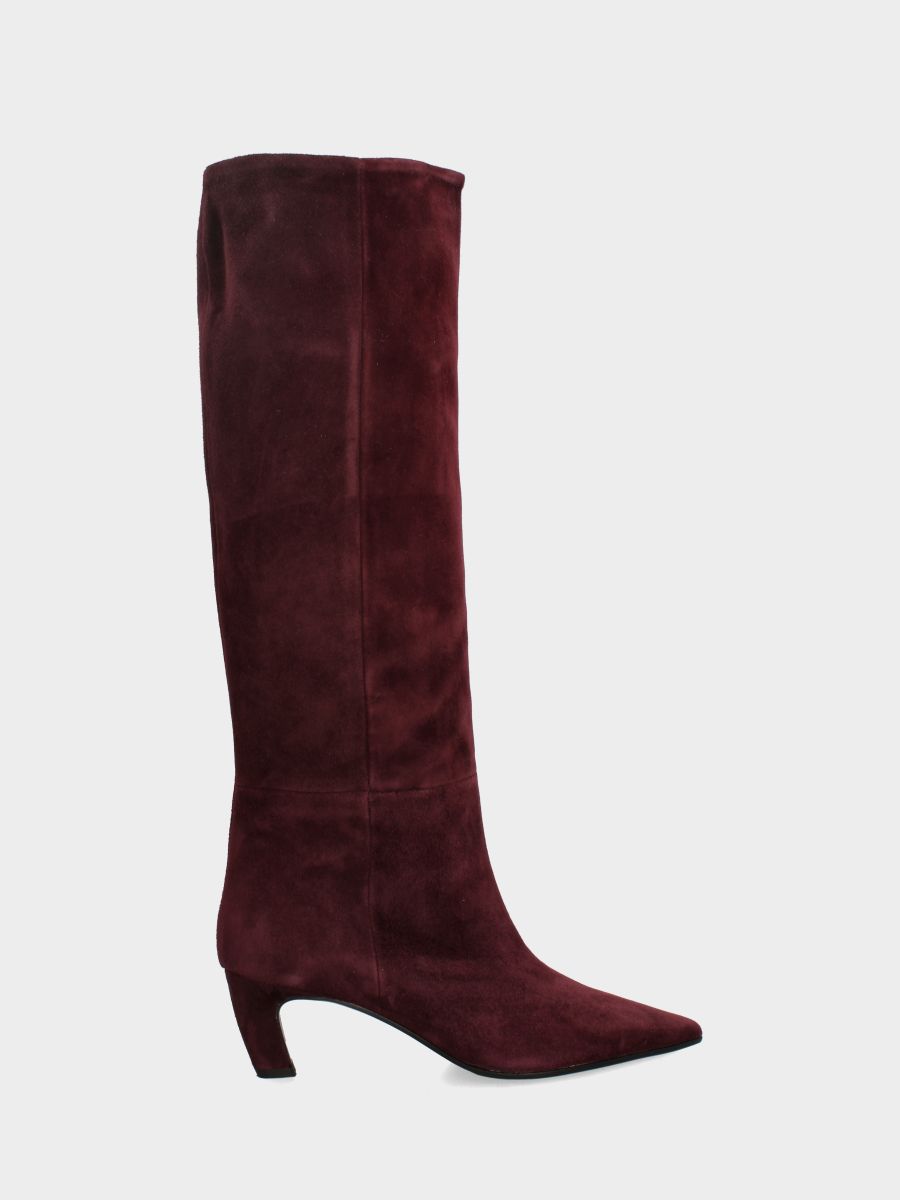 Stivale in camoscio bordeaux con gambale a tubo cascante e tacco ricurvo