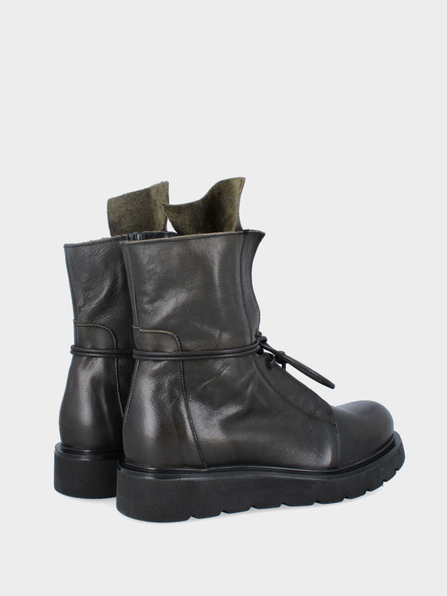 Polacchino in vitello verde con platform in gomma e cerniera laterale