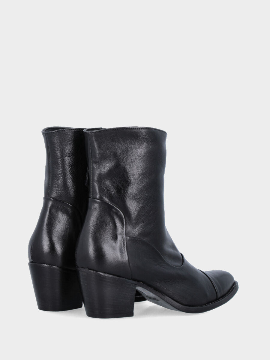 Stivaletto in vitello nero con cuciture rivoltate e tacco fasciato cuoio