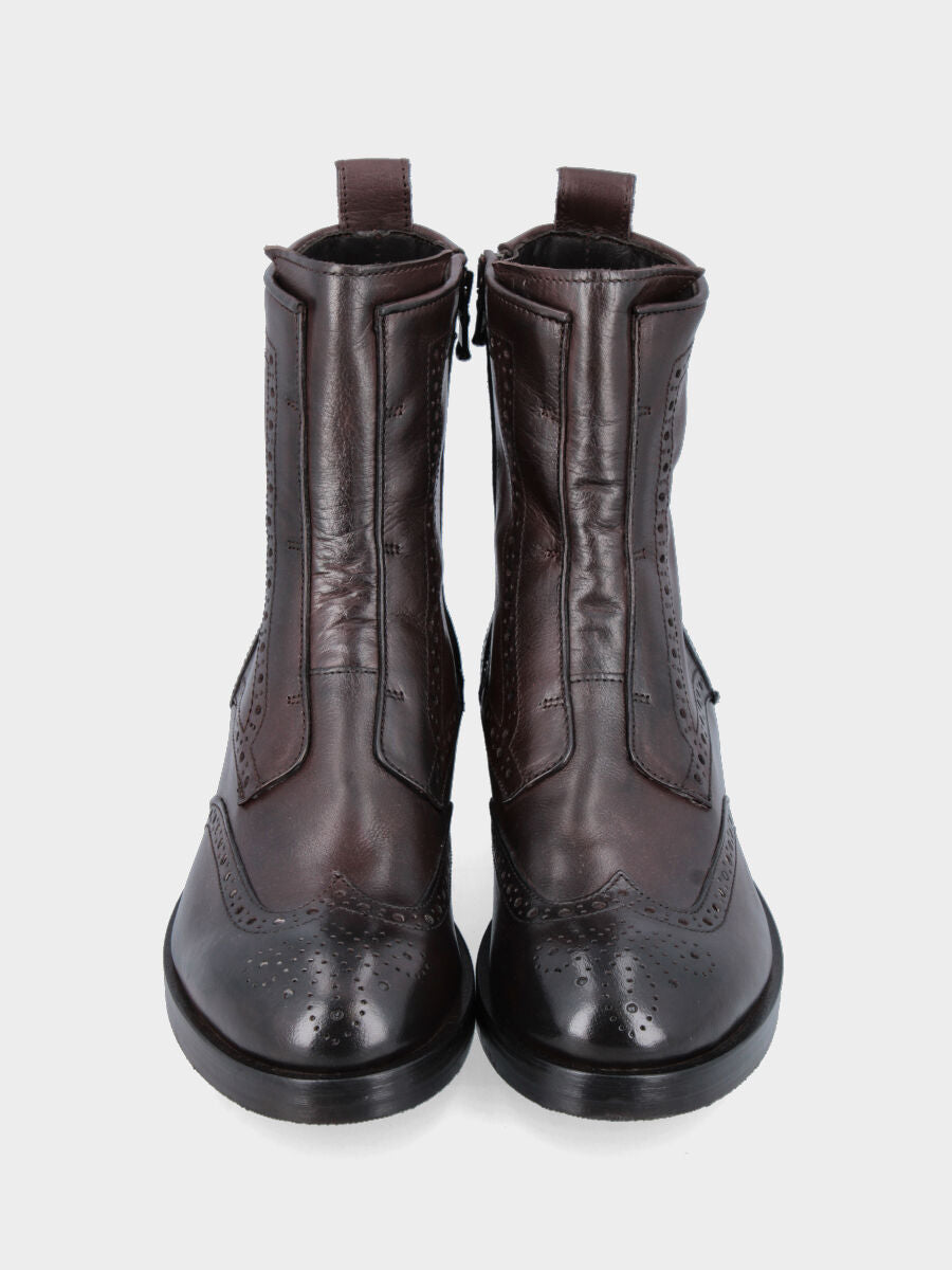 Polacchino in vitello testa di moro con coda di rondine e bucherellature su monoblocco