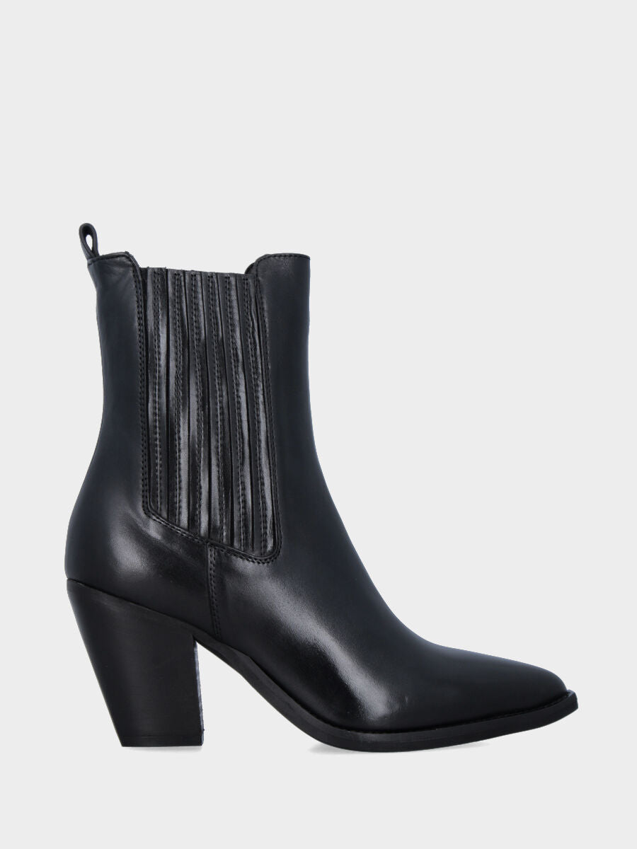 Camperos in vitello nero con tacco cubano e listini ricoperti