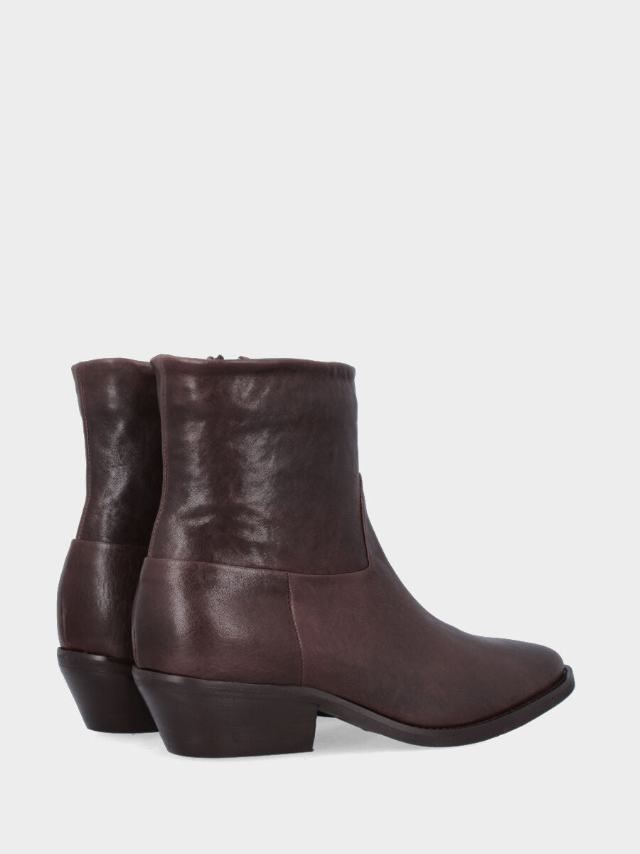 Camperos a stivaletto in vitello marrone con punta affusolata e tacco cubano