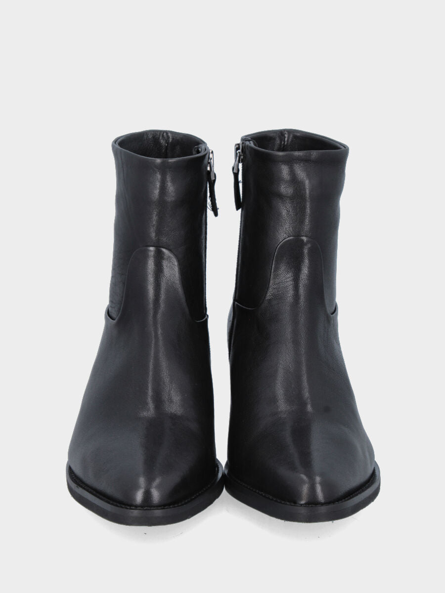 Camperos a stivaletto in vitello nero con punta affusolata e tacco cubano