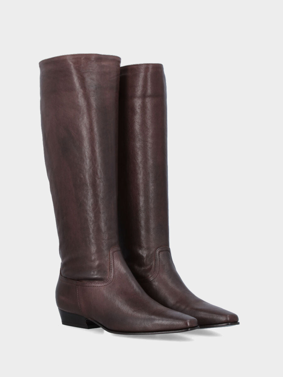 Camperos in vitello marrone con gambale a tubo e tacco a coda