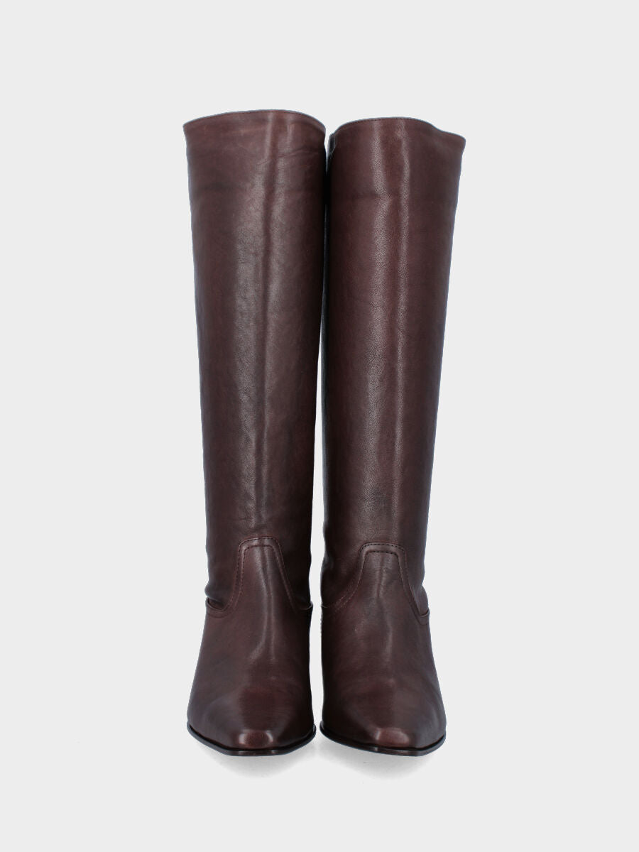 Camperos in vitello marrone con gambale a tubo e tacco a coda