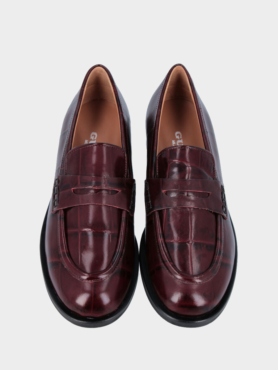 Mocassino in vitello bordeaux stampato coccodrillo con vaschetta cucita