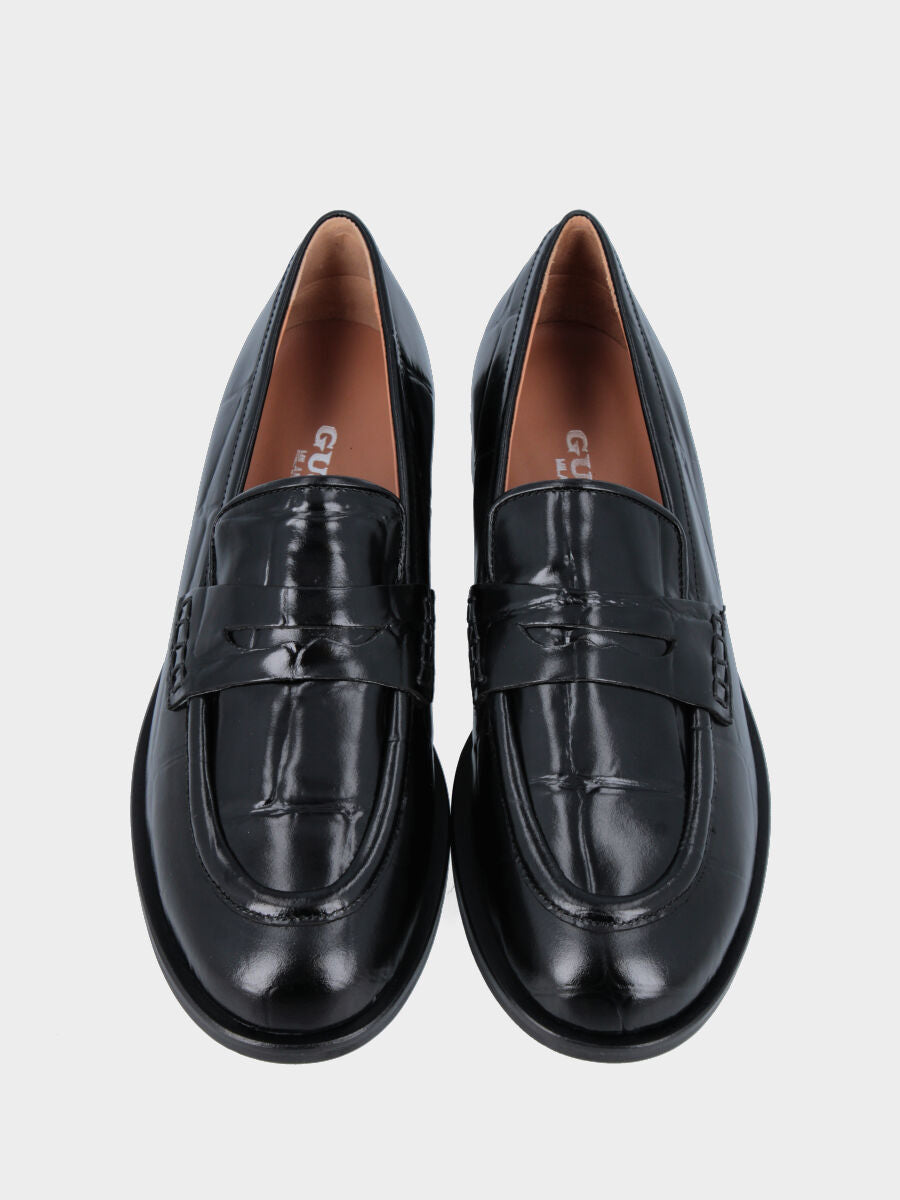 Mocassino in vitello nero stampato coccodrillo con vaschetta cucita