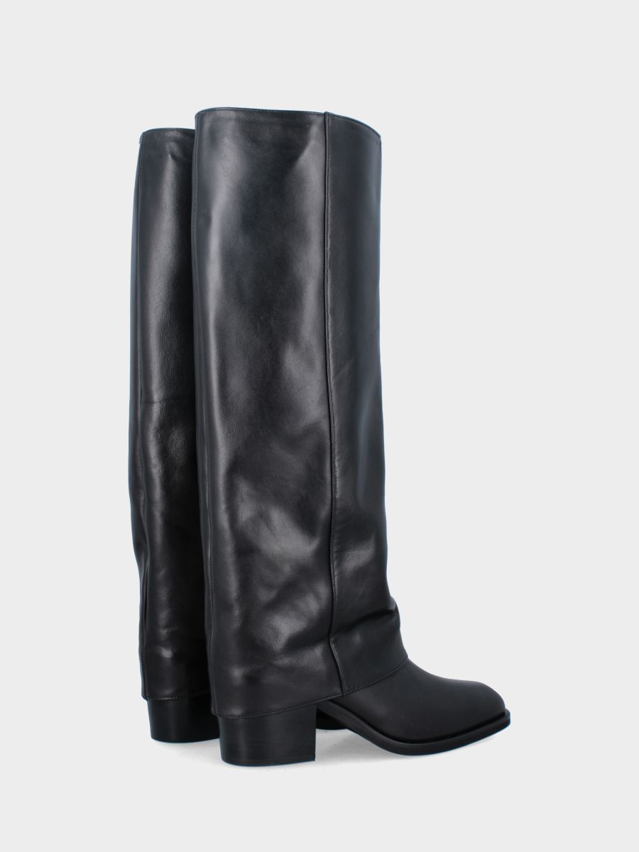 Stivale a tubo in vitello nero con ghetta risvoltata e punta stondata