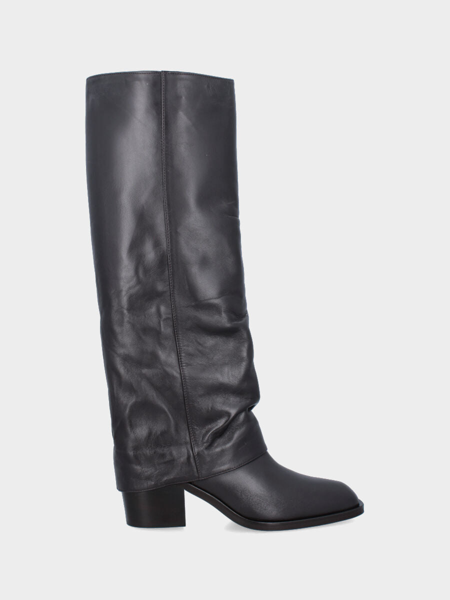 Stivale a tubo in vitello testa di moro con ghetta risvoltata e punta stondata