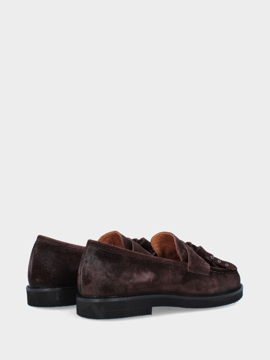 Mocassino in velour testa di moro con nappine e borchiette