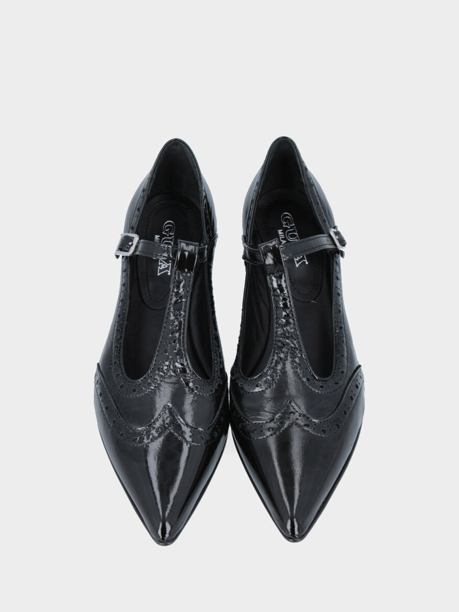 Mary Jane in verlux nero con bucature decorative e punta sfilata