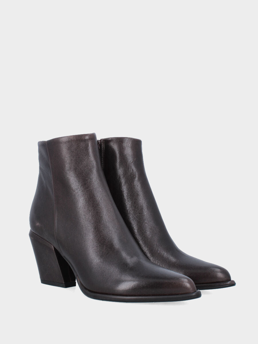 Stivaletto in nappa testa di moro con punta sfilata e tacco a blocco