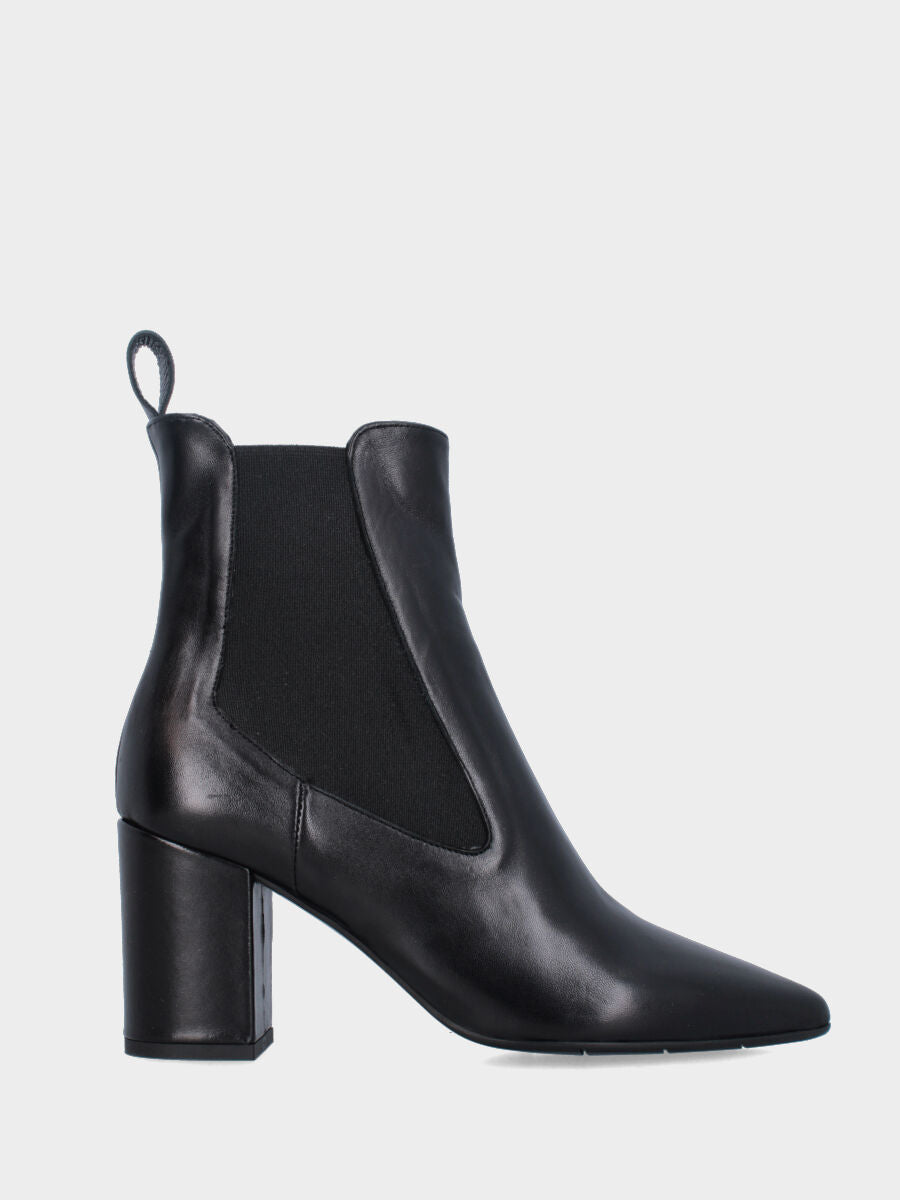 Beatles in nappa nera con tacco a blocco largo