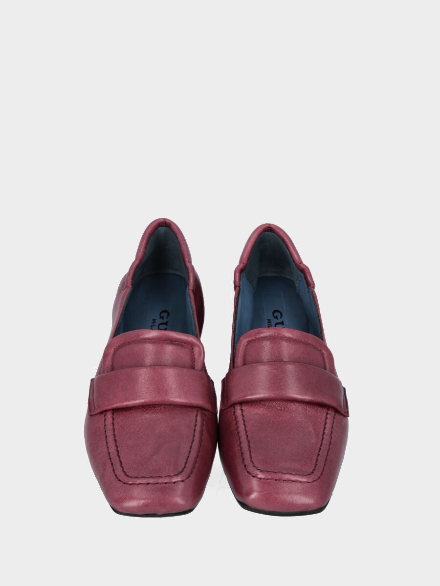 Mocassino in nappa bordeaux con punta quadrata e cucitura a sacchetto