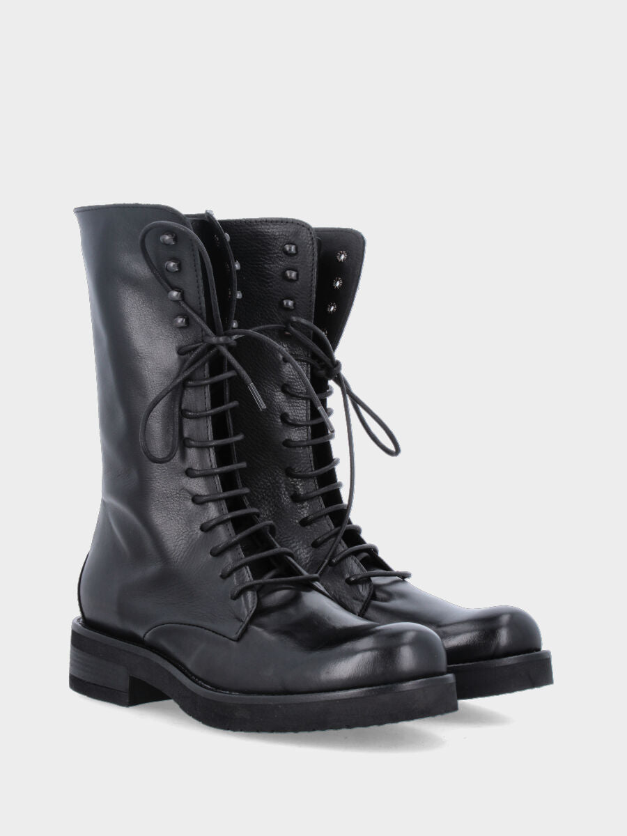 Anfibi in vitello nero con cerniera posteriore e tacco basso