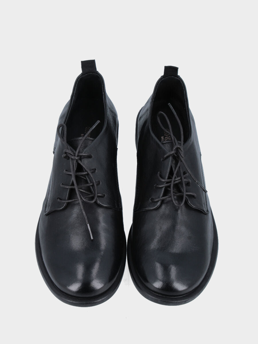 Derby in vitello nero liscio con punta tonda e tacco basso