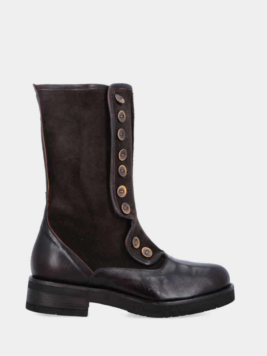 Stivale in vitello testa di moro con bottoni metallici e tacco basso