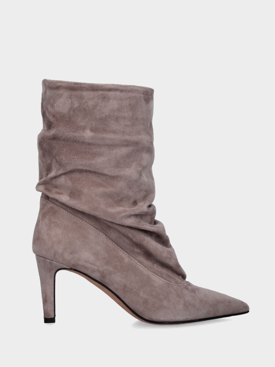 Stivaletto in camoscio grigio con gambale goffrato e tacco stiletto