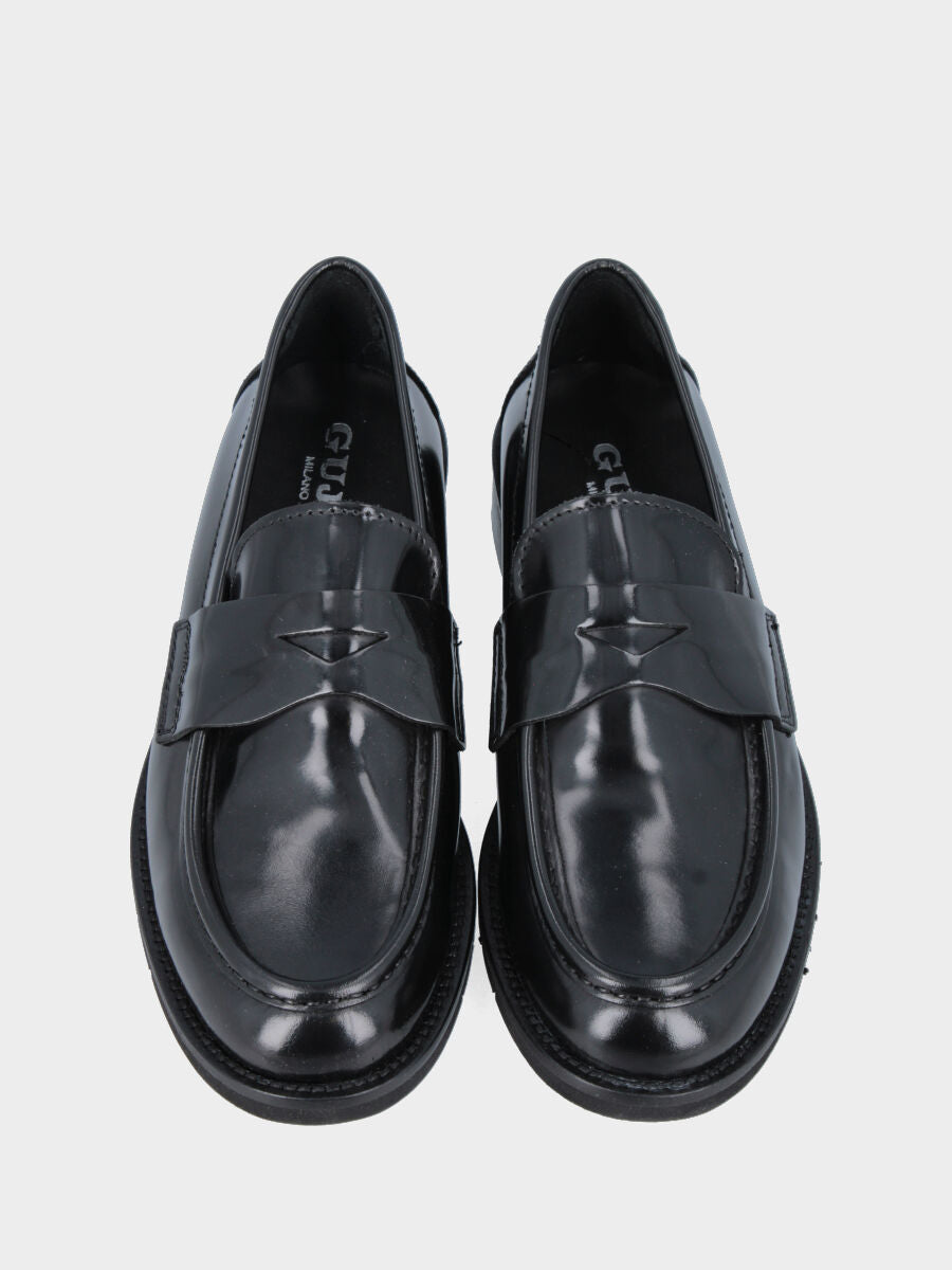 Mocassino in vitello abrasivato nero con vaschetta cucita