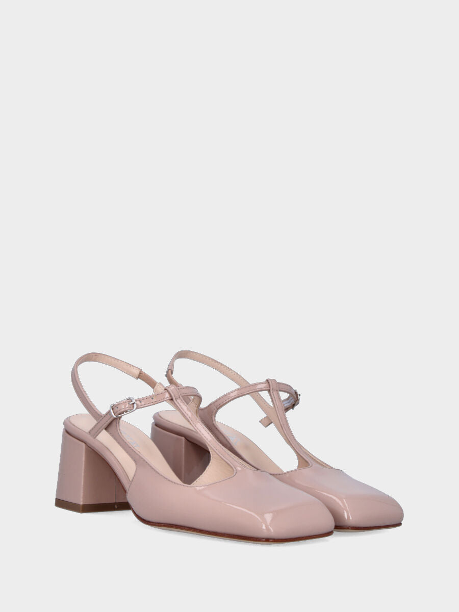 Slingback in vernice nude con cinturino charleston e tacco a blocco