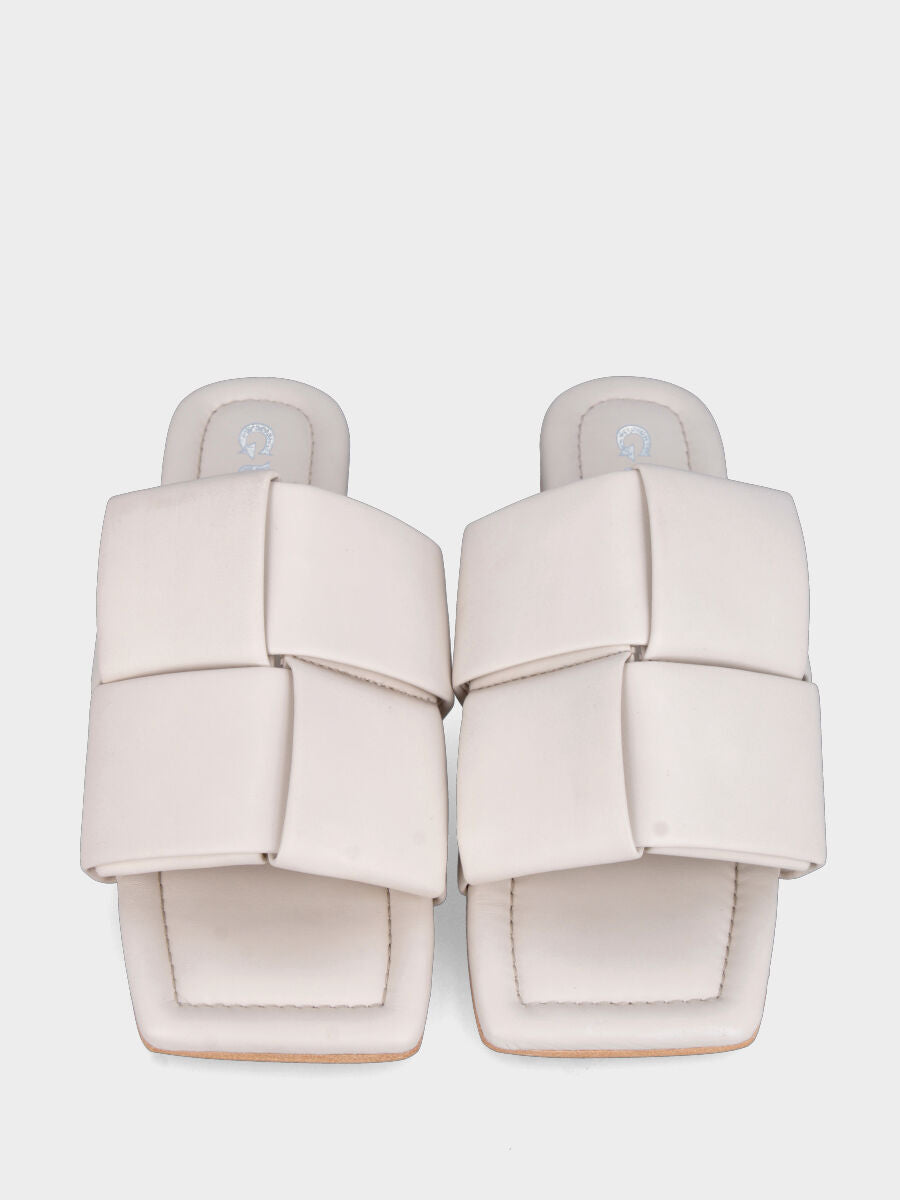 Ciabattina flat in nappa bianca avorio con fasce incrociate