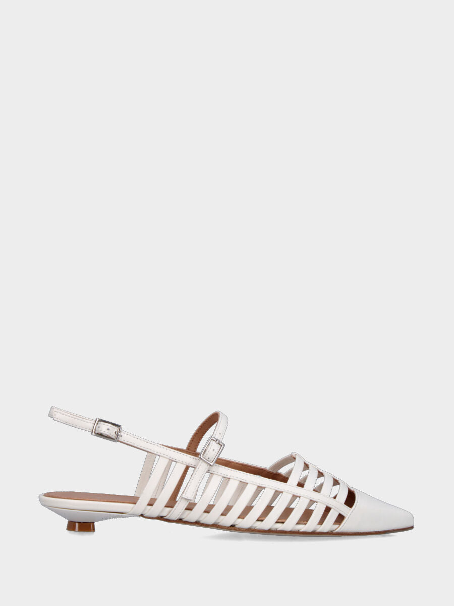 Slingback in nappa bianco latte con listini traforati e tacco a piattino