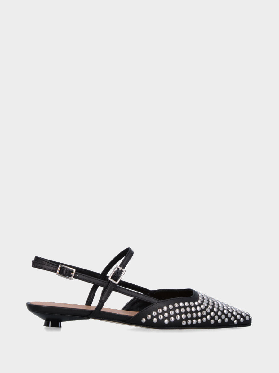 Slingback in nappa nera con borchie a pallini e tacco a piattino